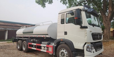 Xe phun nước rửa đường 13.8 khối Howo T5G
