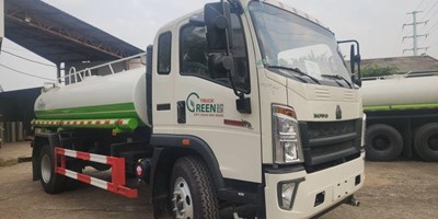 Xe phun nước rửa đường 9 khối Howo