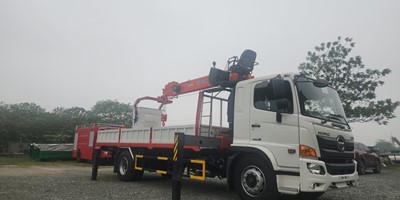 Xe tải Hino FG gắn cẩu Kanglim 5 tấn 