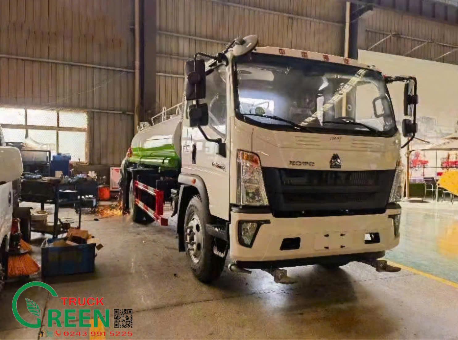 Xe phun nước rửa đường 9.5 khối  Howo - Greentruck