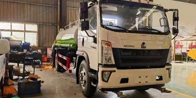 Xe phun nước rửa đường 9.5 khối  Howo - Greentruck